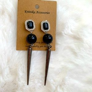 Elegant black earring new
